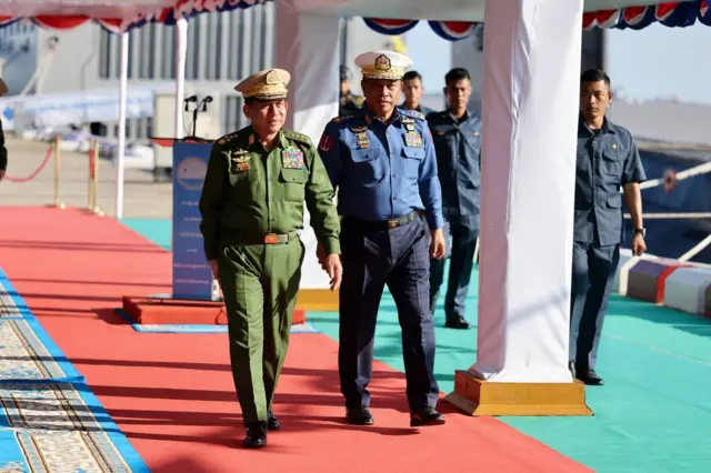 ဗိုလ်ချုပ်မှူးကြီးမင်းအောင်လှိုင်နဲ့အတူတွေ့ရတဲ့ ဗိုလ်ချုပ်ကြီးတင်အောင်စန်း