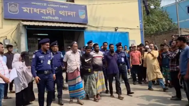 কিশোরী ধর্ষণ ও হত্যার ঘটনায় আটকদেরকে শুক্রবার আদালতে নেওয়া হয়