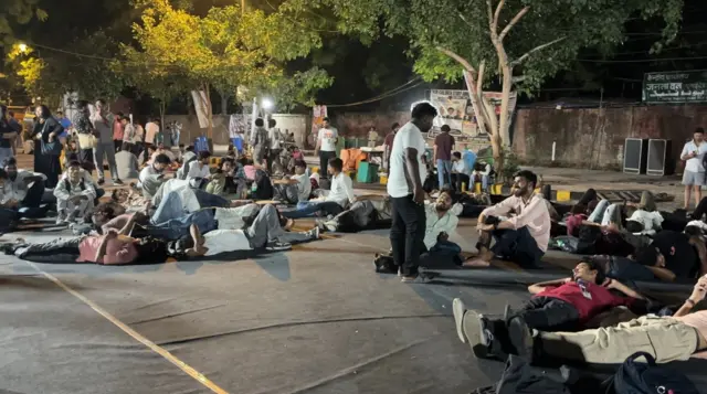 दिल्लीत आंदोलन केल्यानंतर कॉक्रोच जनता पार्टीने पुण्यातील आंदोलनात लखनौ, अमृतसर, हैदराबाद आणि जयपूर येथेही आंदोलन करणार असल्याचं जाहीर केलं होतं. तसेच देशभरातील युवकांनी मोठ्या आंदोलनासाठी एकत्र यावे असे आवाहन केलं होतं. 