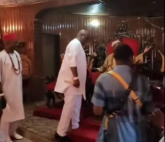 Senetọ Ifeanyi Ubah n'obi Igwe Neni