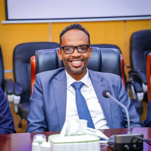 Voyaga etgan juftliklarning uy qurilishi erotik fotosuratlari Qizni mashinada qanday sikish kerak