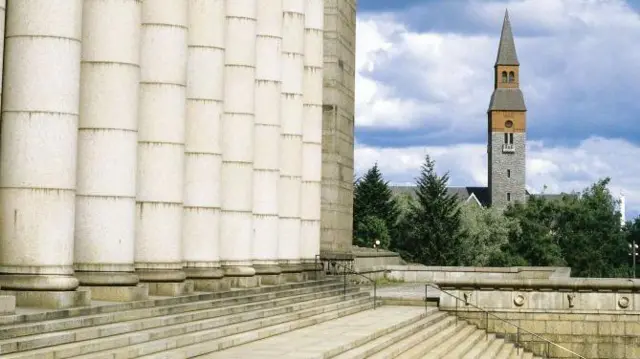 Сходи будівлі фінського парламенту