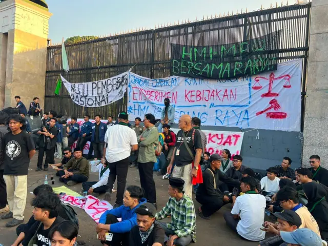 Demo mahasiswa, Trisakti, Universitas Trisakti, gedung DPR