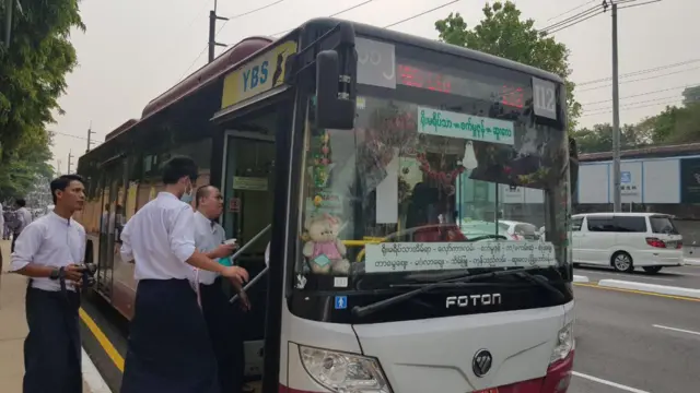 အဲဒီကာလတွေထဲမှာ သတ်မှတ်ယာဥ်စီးခနှုန်းထားတွေထက် ပိုတောင်းတဲ့ ယာဥ်လိုင်းတွေကို လုပ်ငန်းပိတ် သိမ်းတဲ့အထိ အရေးယူတာ၊ CNG ထုတ်ယူခွင့်ပိတ်သိမ်းတာအထိကို အရေးယူသွားမယ်လို့ YRTC ဘက်က သိရပါတယ်။