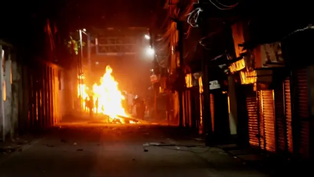 রাম নবমীকে কেন্দ্র করে হাওড়া আর হুগলিতে সাম্প্রদায়িক দাঙ্গা হয় 