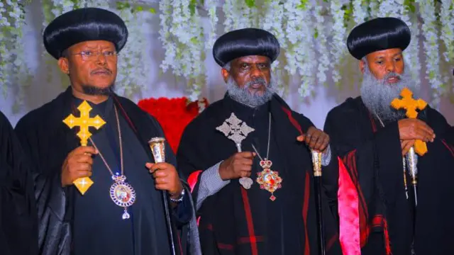 Nemis porno Erkaklar ayollarning yuzidagi spermani yalaydilar