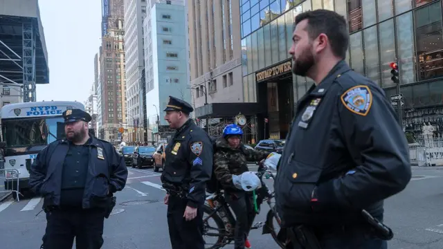 শুনানি উপলক্ষ্যে মি. ট্রাম্পের নিরাপত্তা জোরদার করা হয়েছে