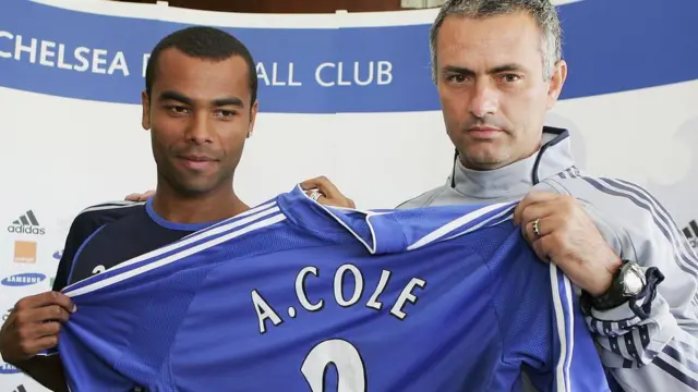 اشلی کول سرانجام در سپتامبر ۲۰۰۶، در مقابل جابجایی با ویلیام گالاس و دریافت ۵ میلیون پوند از آرسنال به استمفوردبریج رفت