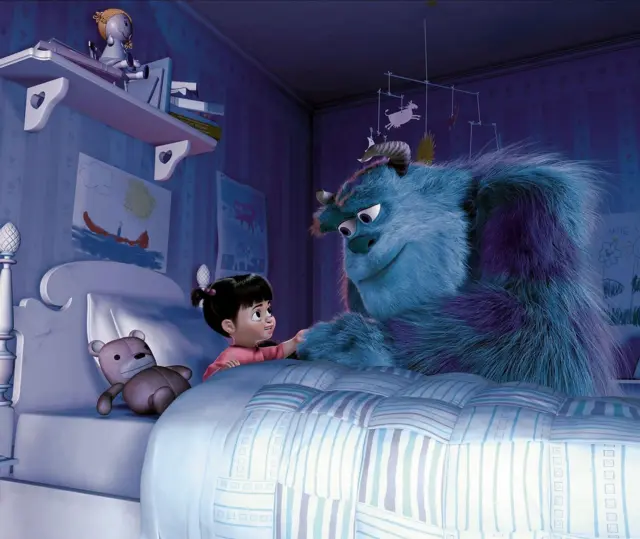 Compra y Sully tomados de la mano en Monsters Inc, de Pixar Animation Studios