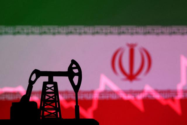 Іранський прапор та нафтова вежа