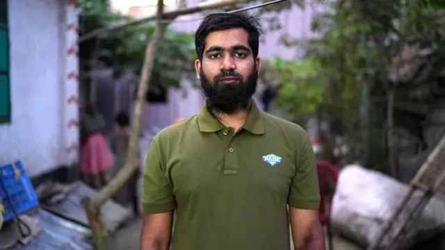 রহমতুল্লাহ বলছিলেন, তারা তাকে এমন জায়গায় ঘুমাতে বাধ্য করেছিল "যেখানে কোনো মানুষের থাকার কথা না"