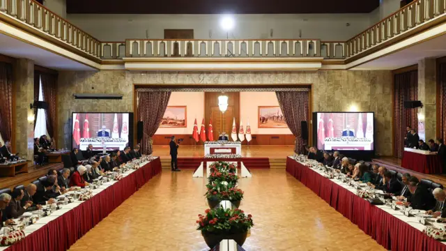 Milli Dayanışma, Kardeşlik ve Demokrasi Komisyonu'nun 4 Aralık'ta Meclis Başkanı Numan Kurtulmuş’un başkanlığında TBMM Tören Salonu’nda yaptığı toplantı