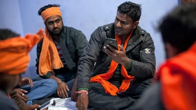 मागील काही वर्षांपासून स्वयंघोषित गोरक्षकांची मनमानी वाढली आहे.