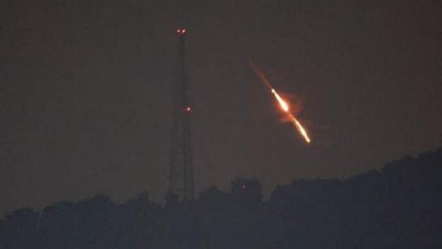 Desde el sur de la franja de Gaza se podían ver algunos drones y misiles volando hacia objetivos en el sur de Israel durante el ataque del 14 de abril de 2024.