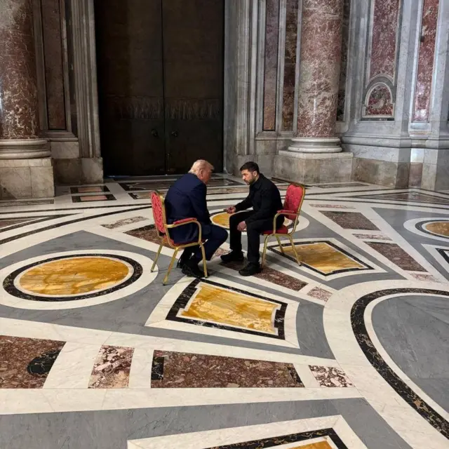 Трамп и Зеленский встретились во время похорон папы Римского в ватиканском соборе Святого Петра. После этого президент США раскритиковал Владимира Путина