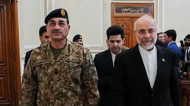 ग़ालिबाफ़ और मुनीर