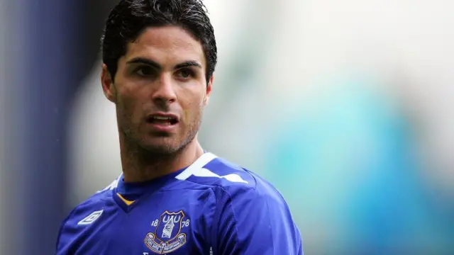 آرتتا در ۲۰۸ بازی ۳۵ گل برای اورتون زد، تا اینکه در اوت ۲۰۱۱ به آرسنال پیوست