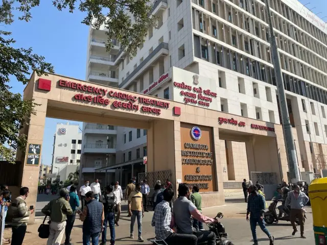 યુએન મહેતા હૉસ્પિટલ બહાર મીડિયાકર્મીઓ