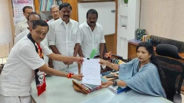 தேனி தொகுதி அமமுக அதிமுக திமுக டிடிவி தினகரன்