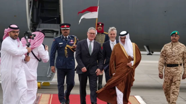 رئيس الوزراء البريطاني، كير ستارمر، وصل إلى البحرين يوم الخميس في إطار زيارة تستغرق ثلاثة أيام لدول الخليج.