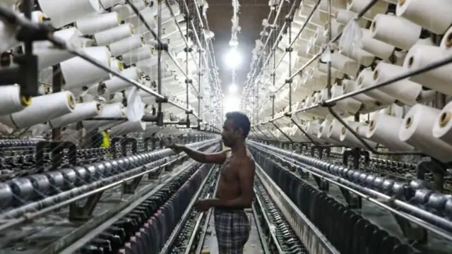 रेडीमेड गारमेंट हे बांगलादेशातून सर्वाधिक निर्यात होणारं उत्पादन आहे