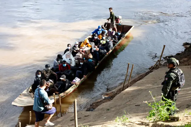 ชาวต่างชาตินับพันทะลักเข้ามายังชายแดนไทย เพื่อหลบหนีการกวาดล้างในเคเค พาร์ค