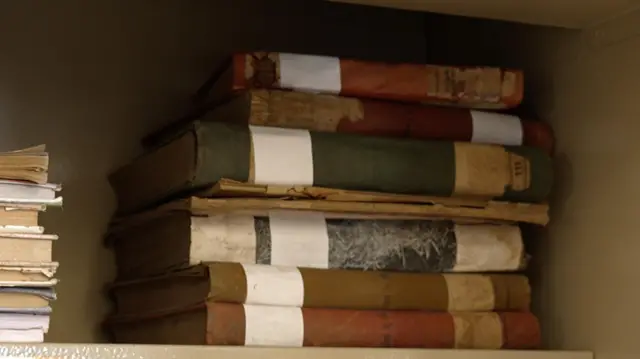 पुस्तकं