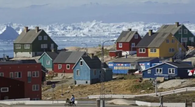 For Greenland, families dey use di 'Kunik' to say hello