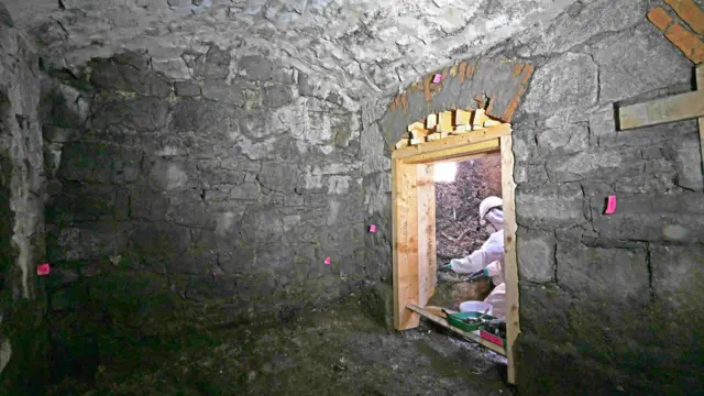 Tim koji vrši iskopavanja na lokalitetu pronašao je ukupno 99 posmrtnih ostataka novorođenčadi