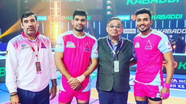 சஞ்சீவ் பலியான் (இடது ஓரம்), அர்ஜுன் தேஷ்வால் (வலது ஓரம்) இணைந்து ஒன்பதாவது சீசனில் ஜெய்ப்பூர் அணிக்காக சாம்பியன் பட்டம் வென்றனர்