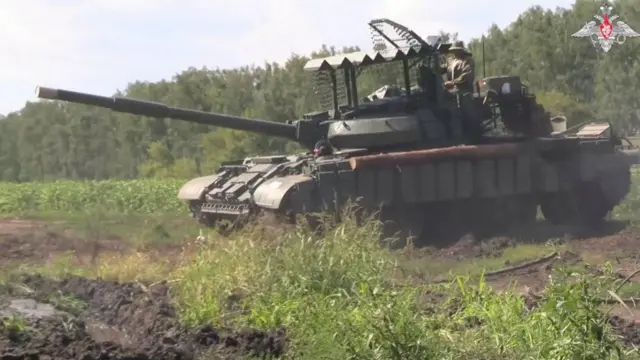 रूस ने कुर्स्क इलाक़े में अपने टैेंक और रॉकेट लॉन्चर भेजे हैं