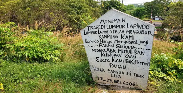Monumen bencana lumpur Lapindo