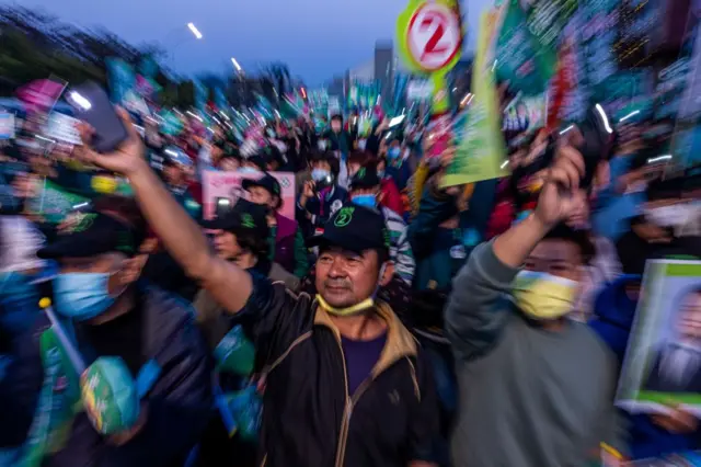 သီးသန့်လွတ်လပ်ရေးသမားကို မဲမထည့်ဖို့ ဘေဂျင်းက သတိပေးနေ