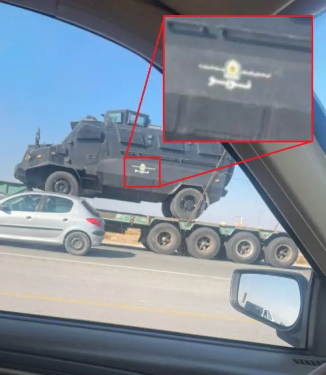 آرم فرماندهی یگانهای ویژه ناجا، نوپو روی در امرپ جسور دیده میشود