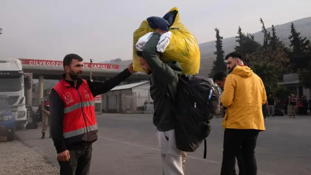 Cilvegözü sınır kapısından Suriye'ye dönenler