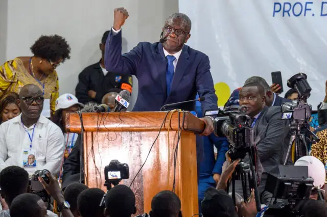 Le prix Nobel de la paix et gynécologue Denis Mukwege s'adressant à ses partisans à Kinshasa, le 2 octobre 2023.