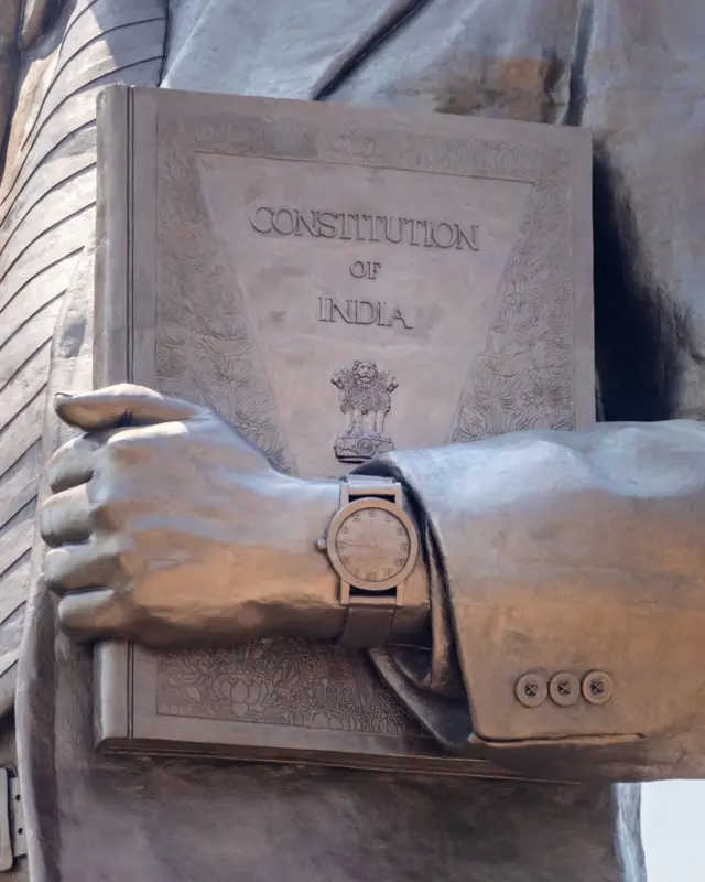 అంబేడ్కర్ విగ్రహంలో ఒక భాగం