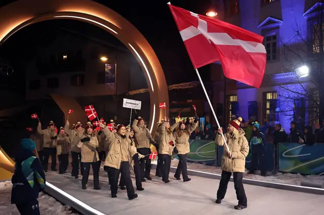 команда Дании на открытии ОИ-2026