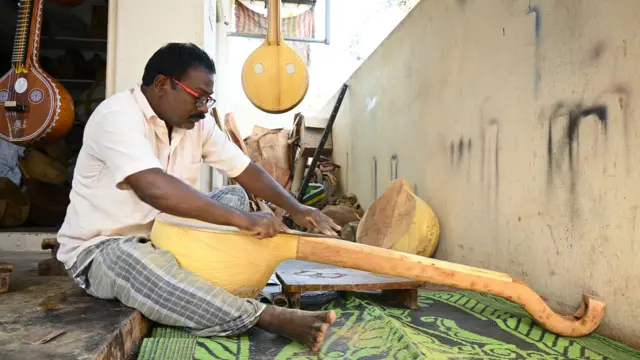 నూజివీడు వీణ 