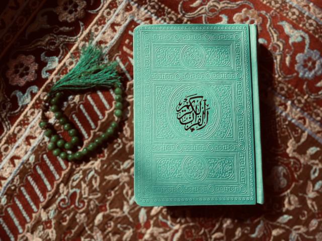 Ku dhaqanka Qur’aanka iyo Sunnada