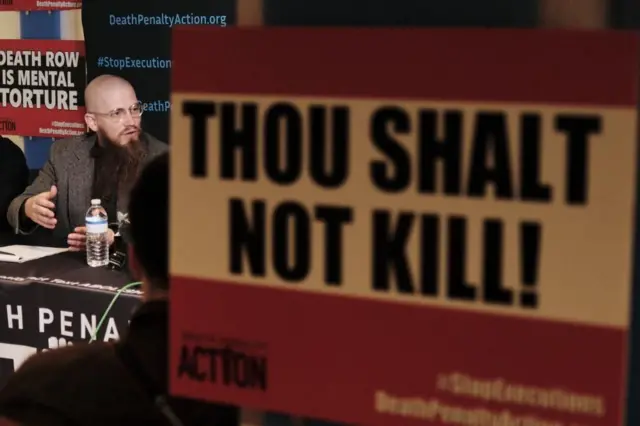 स्मिथका आध्यात्मिक गुरु रेभरन्ड जेफ हुड 