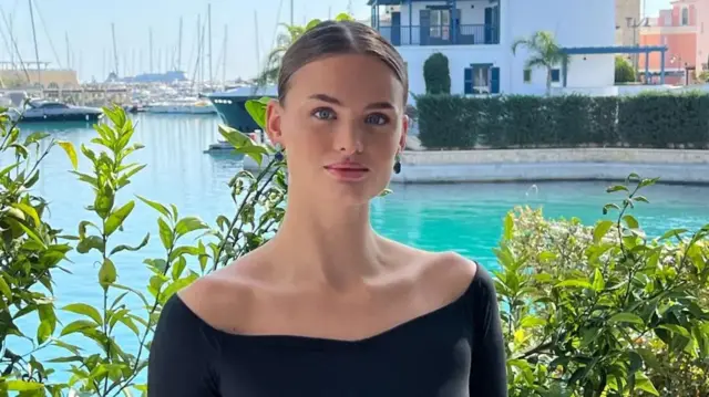 Qindagi sperma bilan, chiroyli Katta sik kaltakning eshagiga zorga sigdi