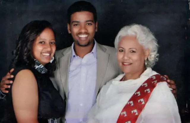 ደቃ ካብ ዩኒቨርስቲ ኣዲስ ኣበባ ብማስተርስ ተመሪቘም ርእያ