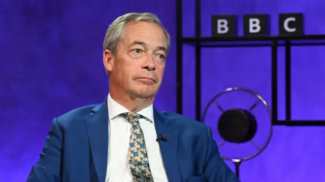 英地方選、ファラージ氏率いる反移民右派が躍進 補選も制す