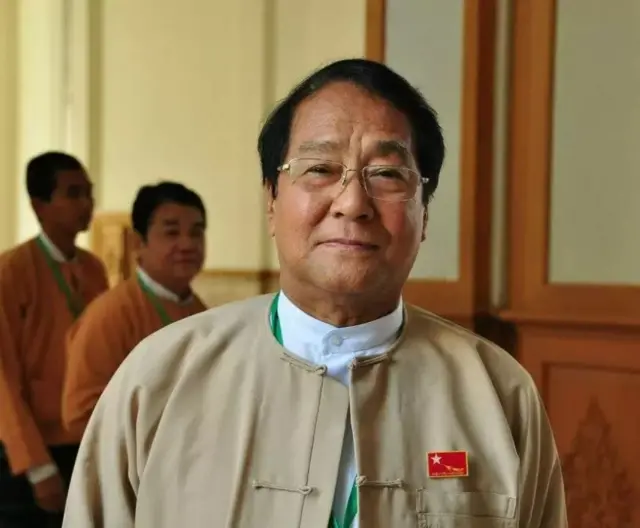 ကချင်ပြည်နယ် ဝန်ကြီးချုပ်ဟောင်း ဒေါက်တာခက်အောင် ပုံဟောင်း