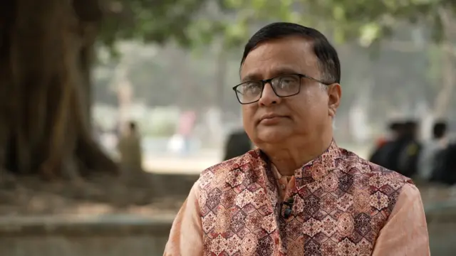 ঢাকা বিশ্ববিদ্যালয়ের রাষ্ট্রবিজ্ঞানের অধ্যাপক ড. সাব্বীর আহমেদ