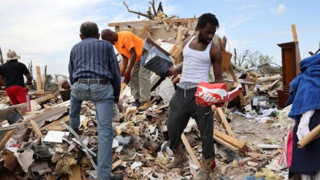 Pessoas fazem buscasjogar mega sena pelo celularcasa destruída