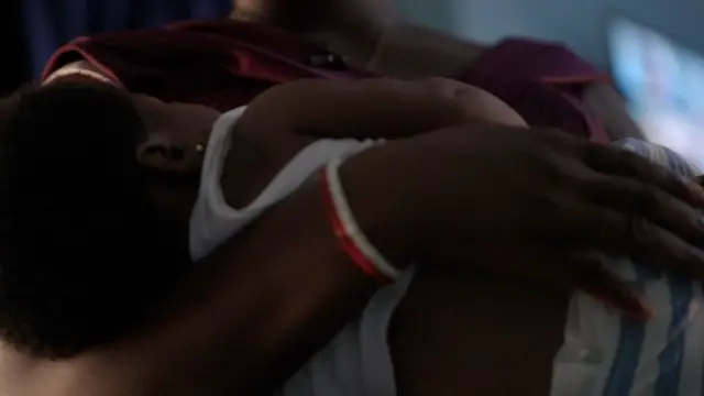 ઉજુ નામની એક મહિલાએ કહ્યું કે બાળક વેચી નાખવા માટે તેને 470 ડોલર (લગભગ 40,000 રૂપિયા) ઓફર કરવામાં આવ્યા હતા