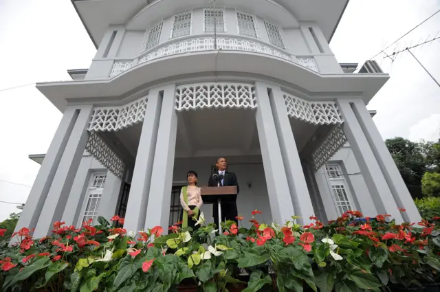 ခြံနံပါတ် ၅၄ ရောက် အမေရိကန်သမ္မတ အိုဘားမား