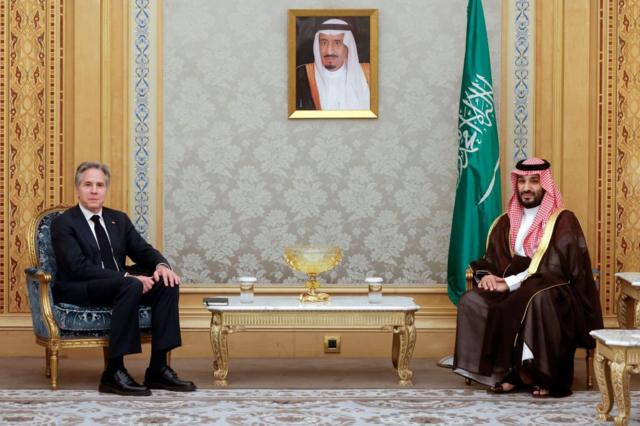 رئيس مجلس الوزراء ,ولي العهد السعودي الأمير محمد بن سلمان مستقبِلاً وزير الخارجية الأمريكي أنتوني بلينكن في الرياض الشهر الماضي
